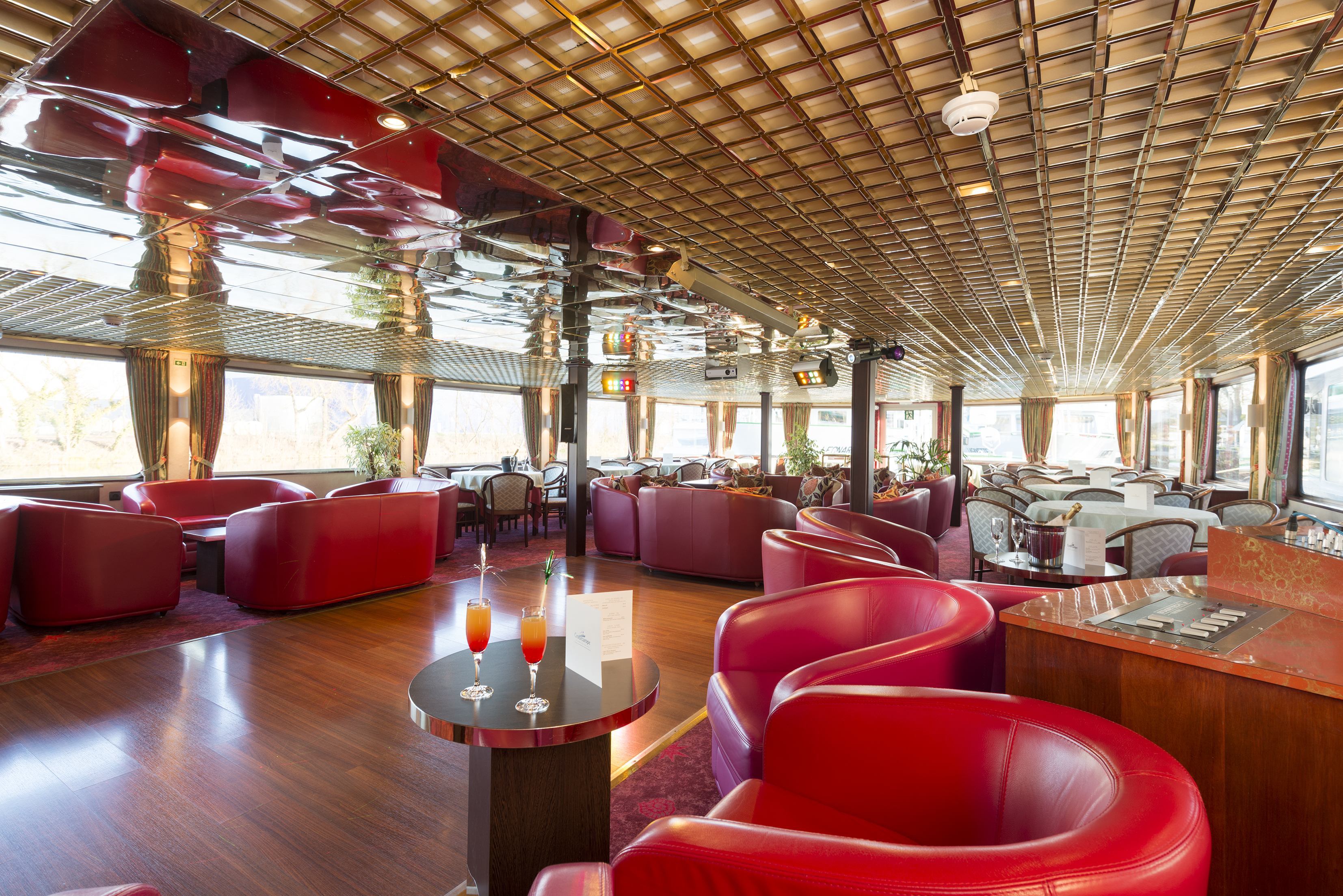 CroisiEurope MS Mona Lisa Lounge Bar 1.jpg